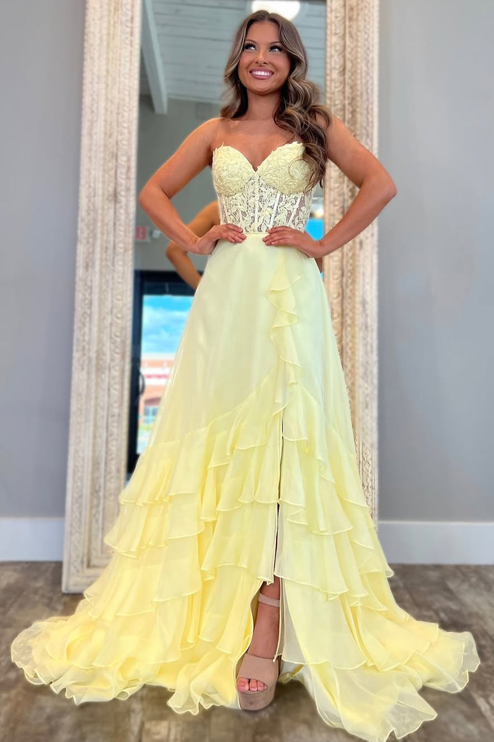 Chic Yellow A-Line Sweetheart Lace Top Long Chiffon Prom Dress With Ruffle Skirt