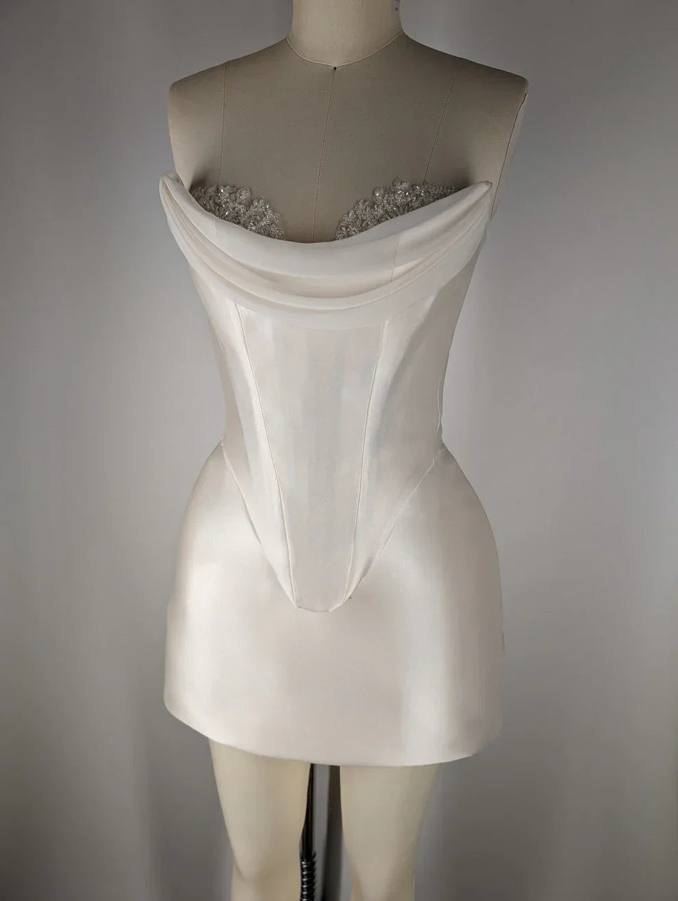 Elegant Satin Tube Top Feather Edge Bodycon 19th Birthday Homecoming Dress