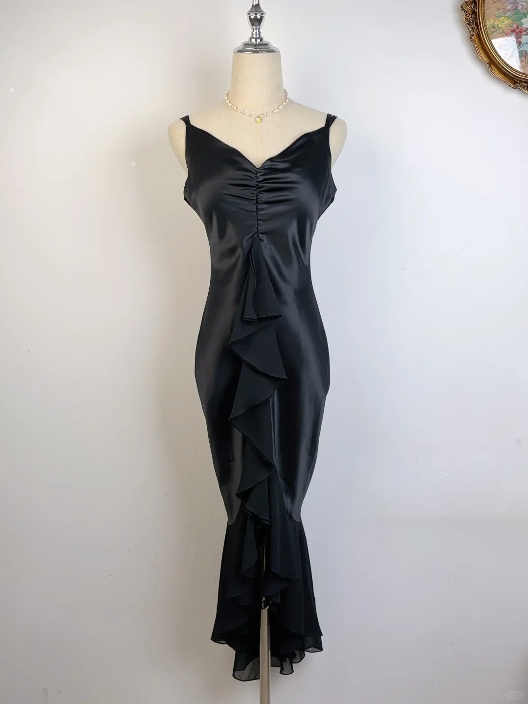 Elegant Black Strapless Satin Mermaid Homecoming Dress