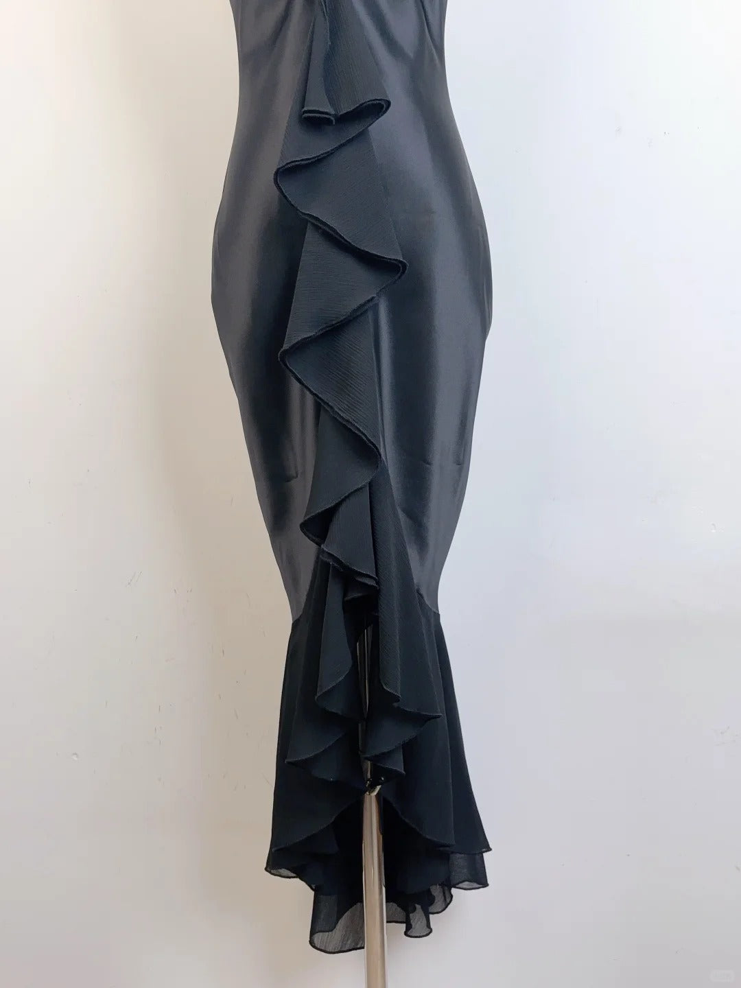 Elegant Black Strapless Satin Mermaid Homecoming Dress