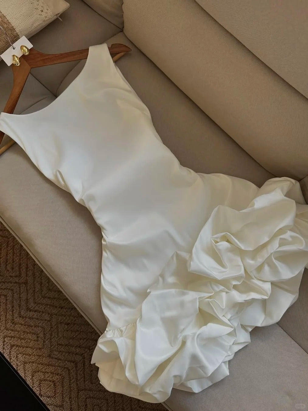 Cute White Sleeveless Satin Floral Skirt Homecoming Dress