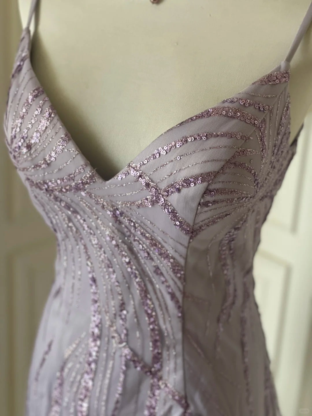 Elegant V-neck Purple Sequin Spaghetti Strap Mini Homecoming Dress