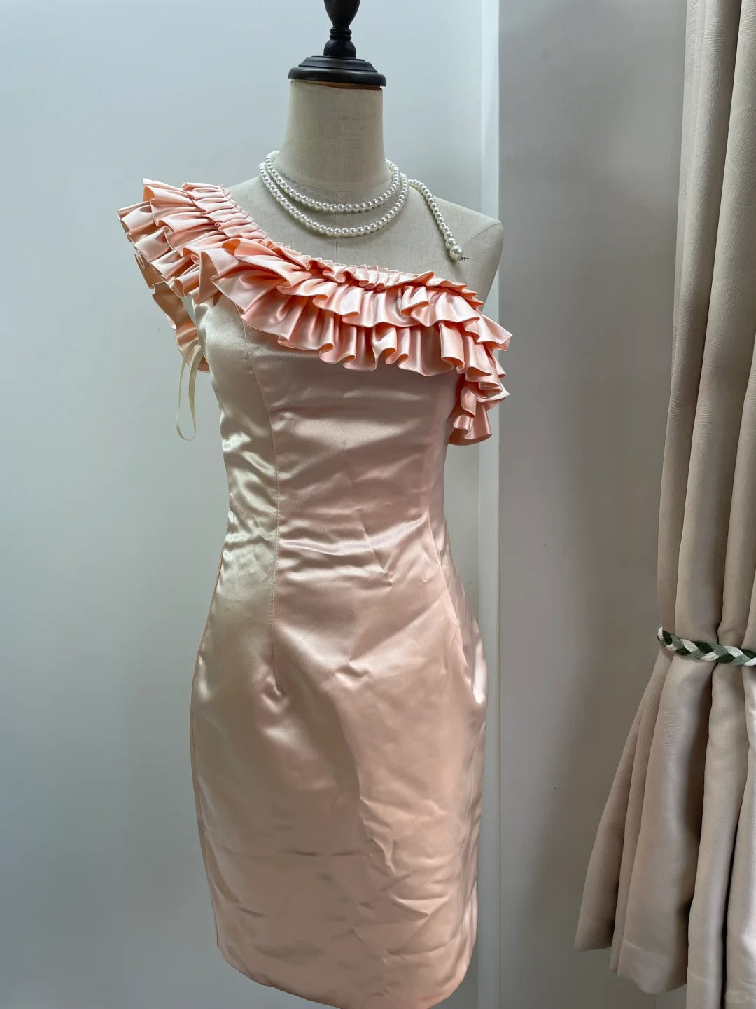 Cute Pink Off-shoulder Satin Tight-fitting Hip 17th Birthday Homecoming Dress
