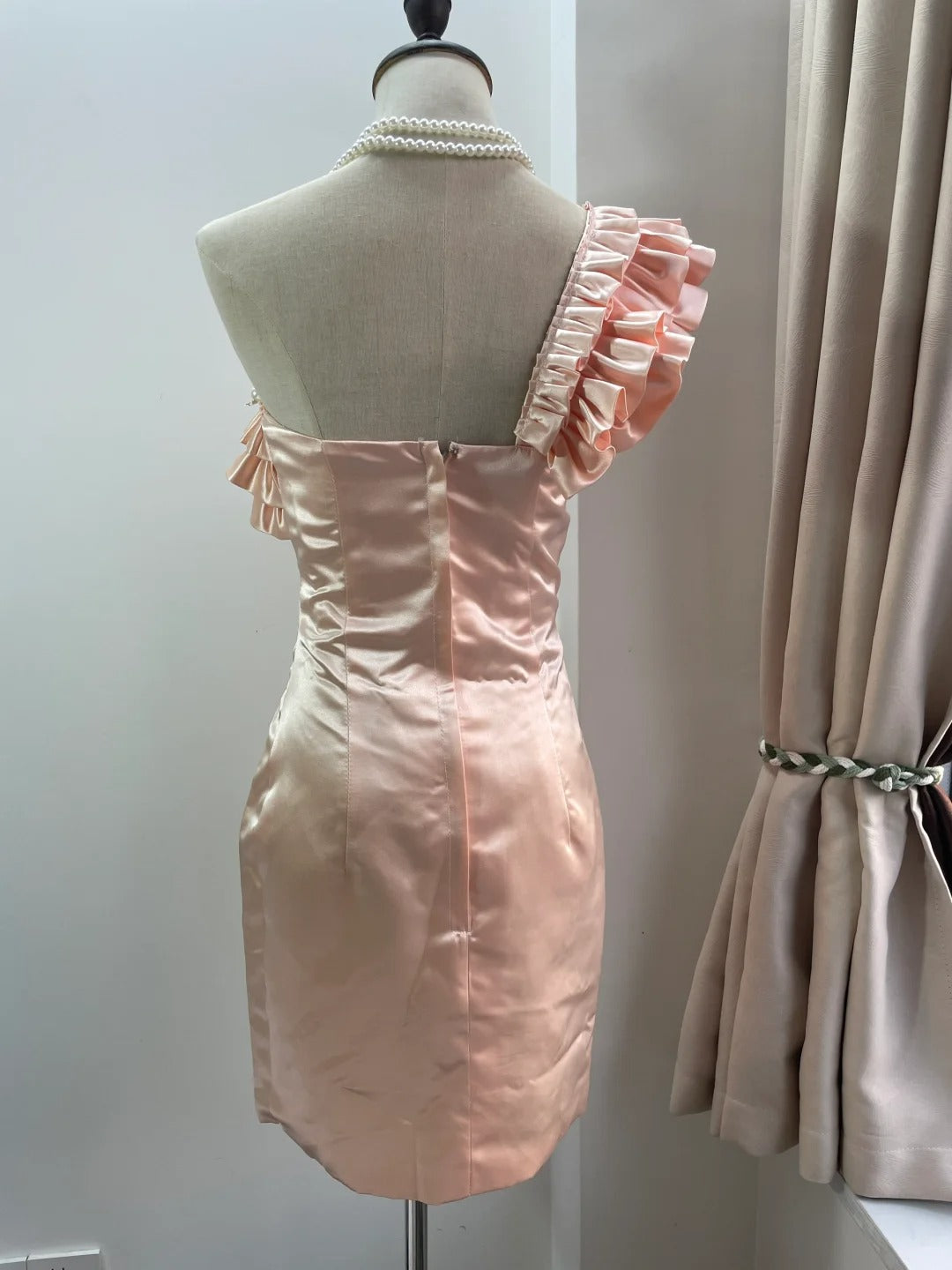 Cute Pink Off-shoulder Satin Tight-fitting Hip 17th Birthday Homecoming Dress
