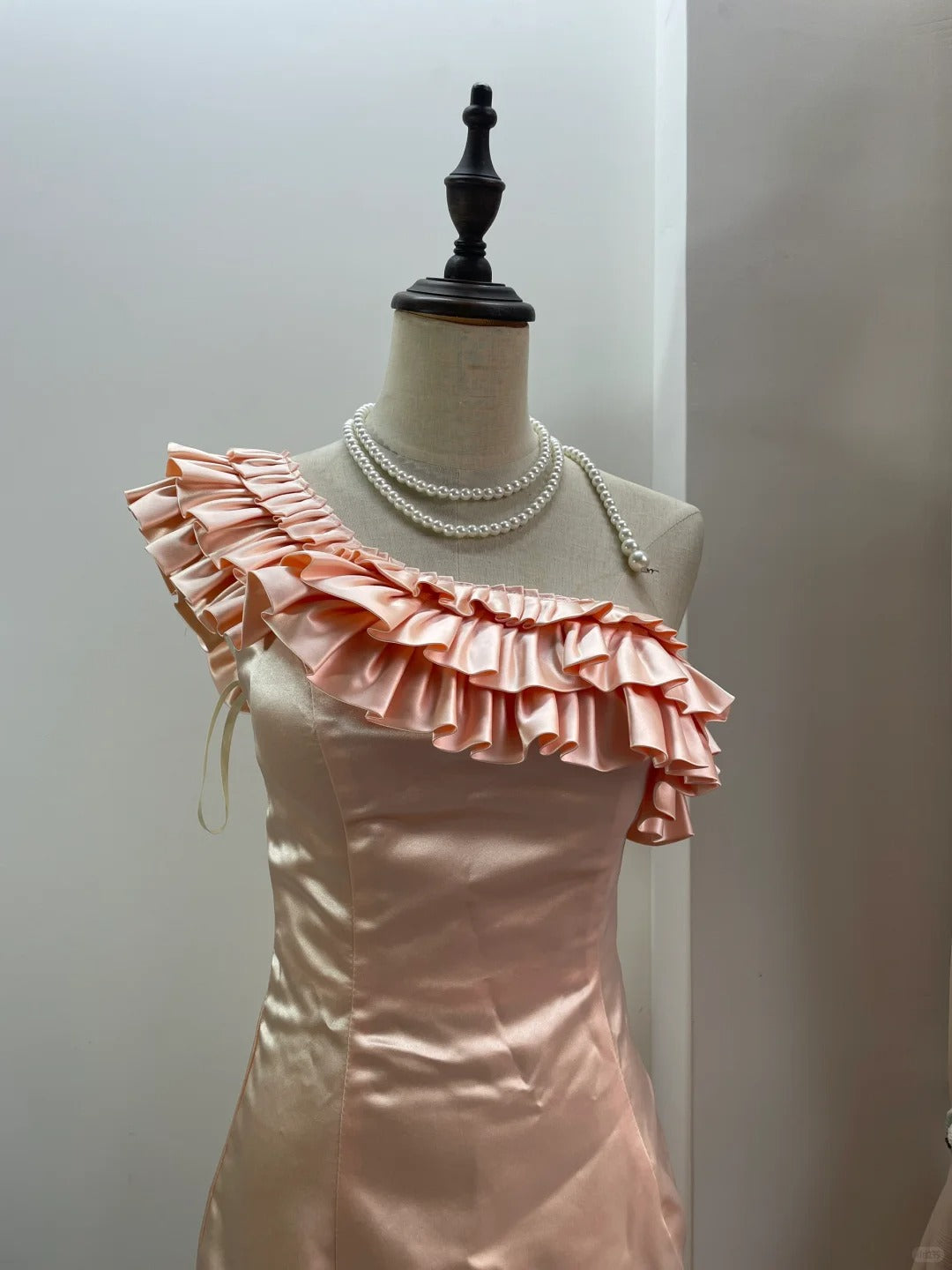 Cute Pink Off-shoulder Satin Tight-fitting Hip 17th Birthday Homecoming Dress