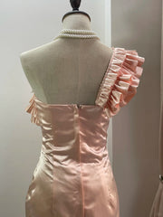 Cute Pink Off-shoulder Satin Tight-fitting Hip 17th Birthday Homecoming Dress