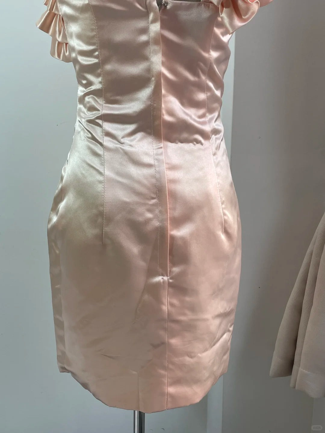 Cute Pink Off-shoulder Satin Tight-fitting Hip 17th Birthday Homecoming Dress