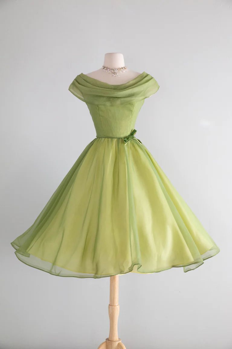Beauty Homecoming Dress A Line Light Green Crew Neck Pleated Cocktail Dress Short Birthday Party Dress