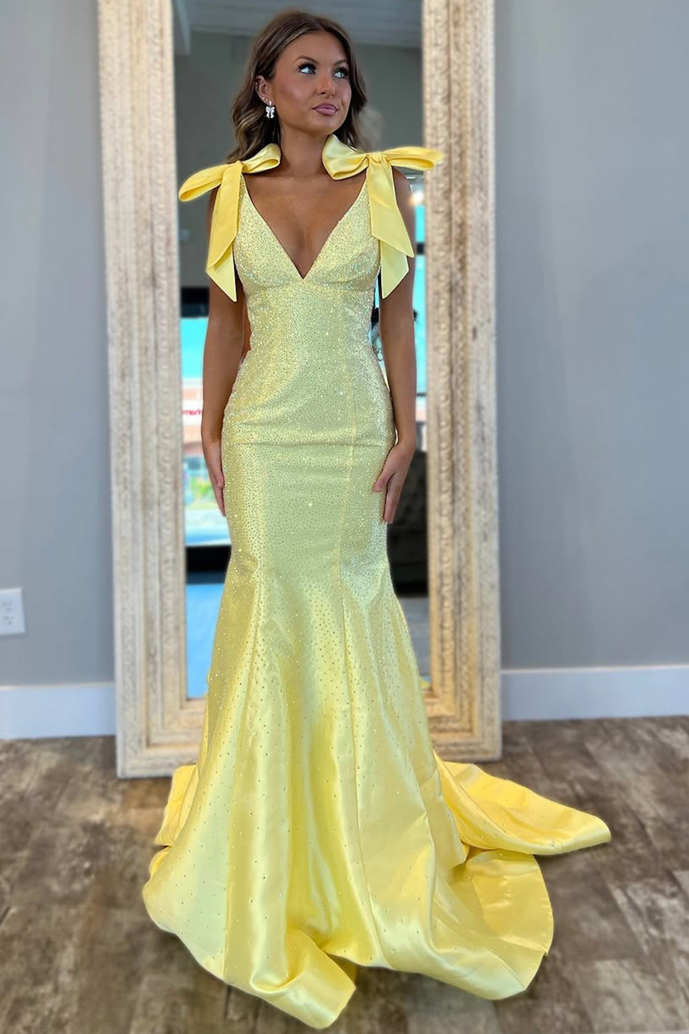 Charming Mermaid V-Neck Yellow Long Beaded Prom Dress with Bowknot