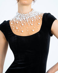 Elegant Black Scoop Neck Mermaid Prom Dress with Beading